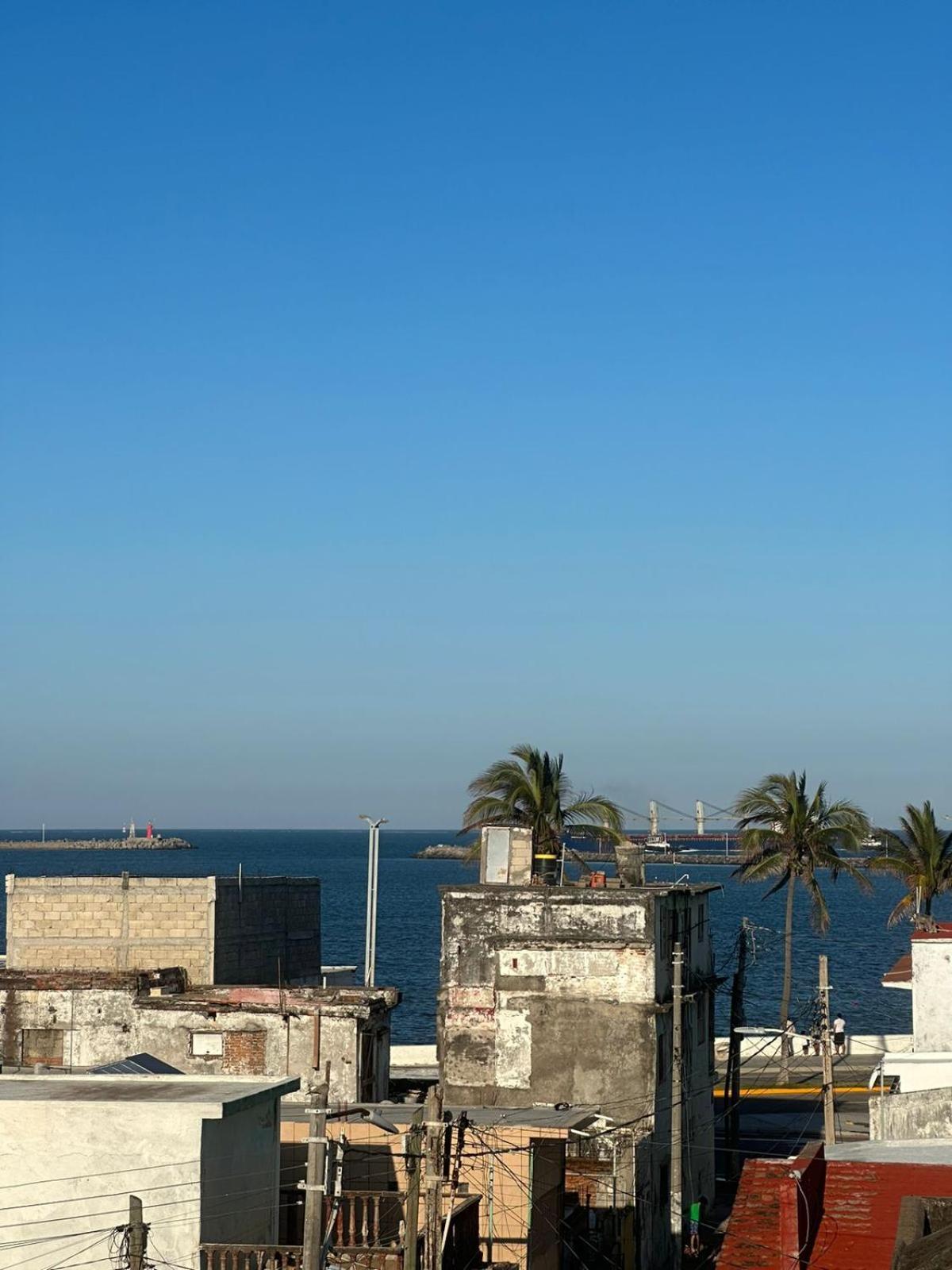 Suites Brisa Marina - Atras De Playa Regatas Y El Malecon, 6 Calles Del Acuario Веракрус Экстерьер фото