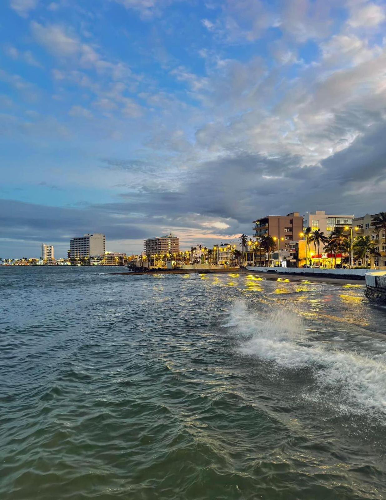 Suites Brisa Marina - Atras De Playa Regatas Y El Malecon, 6 Calles Del Acuario Веракрус Экстерьер фото