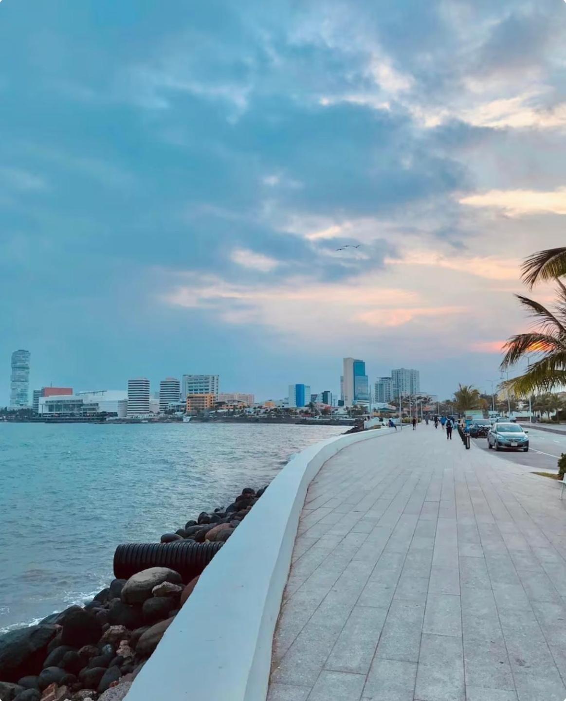 Suites Brisa Marina - Atras De Playa Regatas Y El Malecon, 6 Calles Del Acuario Веракрус Экстерьер фото